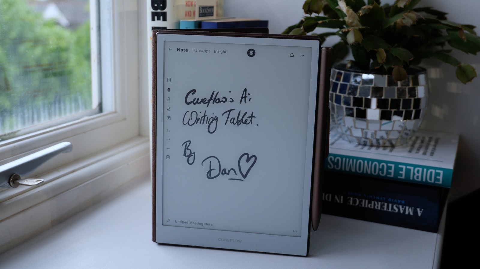 AI-Enabled E-Paper Tablet Revolutionizes Meeting Note-Taking